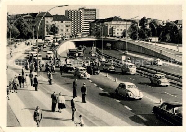 Berlin Neue Schnellstrasse am Bahnhof Halensee