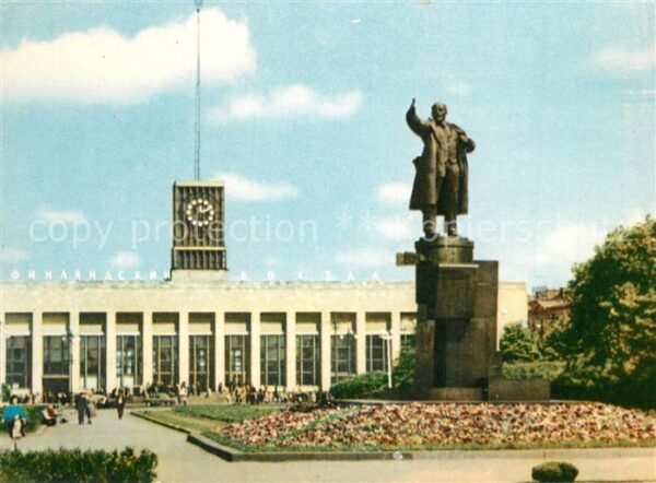 Leningrad St Petersburg Lenin Denkmal vor dem Finnischen Bahnho
