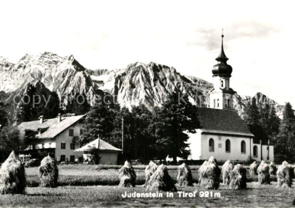 Judenstein Motiv mit Kirche Felder Erntezeit Alpen