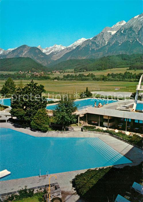 Wattens Alpenbad Freibad mit Blick zum Bettelwu
