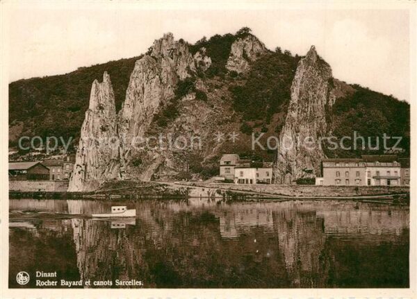 Dinant Wallonie Rocher Bayard et canots Sarcelles
