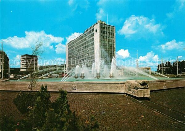Rotterdam Hofplein mit Springbrunnen Hochhaus