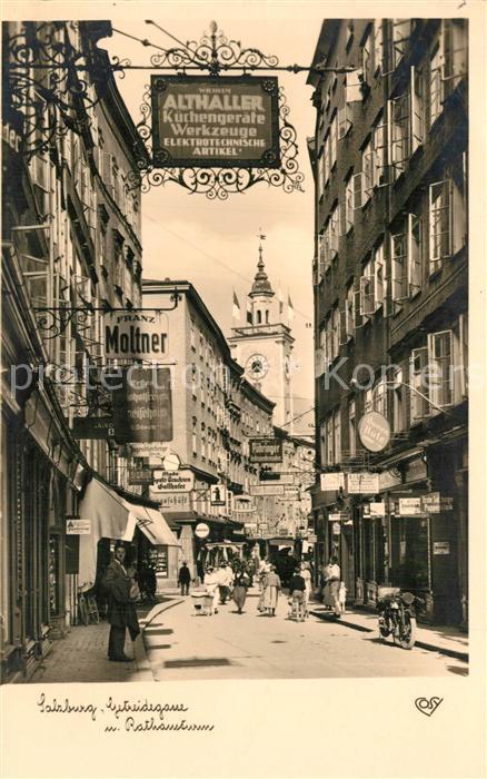 Salzburg Oesterreich Getreidegasse mit Rathausturm