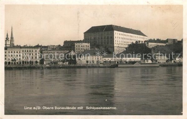 Linz Donau Obere Donaul?nde mit Schlosskaserne