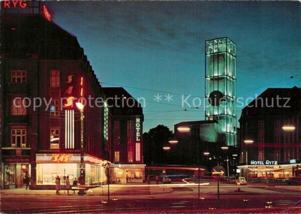 Aarhus Platz am Hauptbahnhof Rathaus Nachtaufn