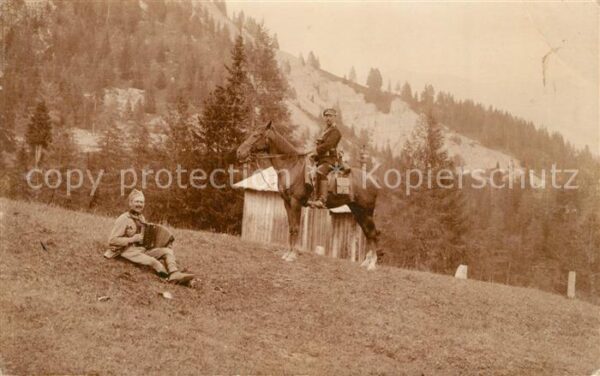 Militaria Kavallerie Privatfoto-Ak Akkordeon