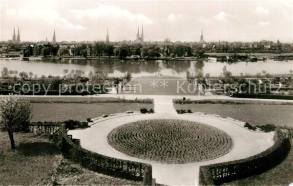 Luebeck Blick vom Tor der Hoffnung Wokenitz Sta