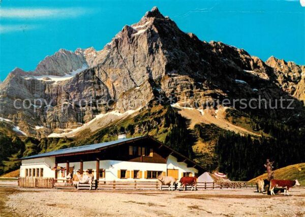 Hinterriss Tirol Rasthütte Eng Alm mit Karwendel