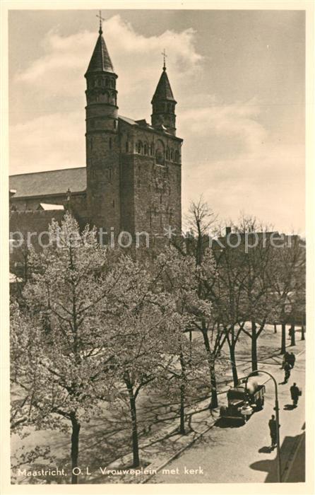 Maastricht Vrouweplein met kerk Kirche