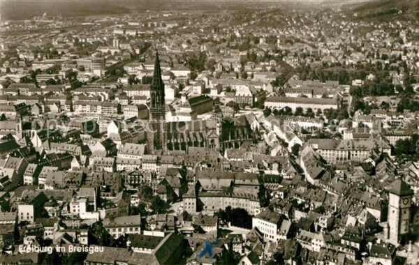 Freiburg Breisgau Stadtzentrum mit Freiburger Münster Fli