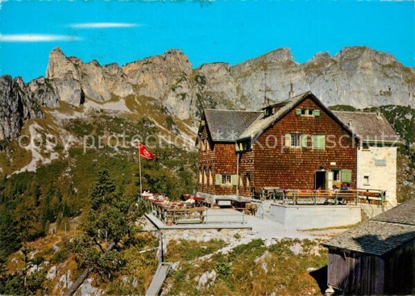 Erfurterhuette Berghütte gegen Dalfazerkamm Rofangebir