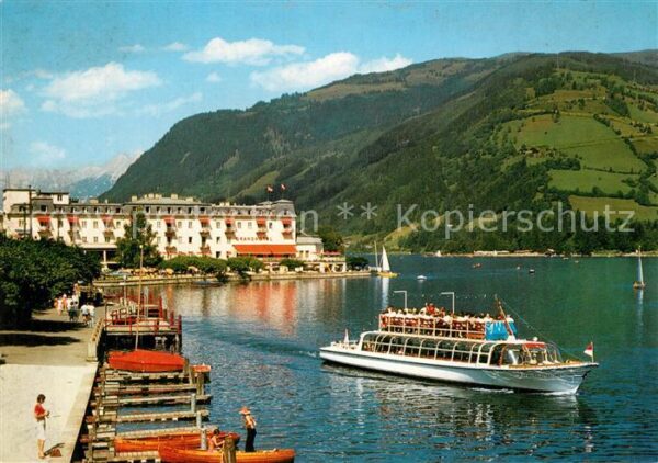 Zell See Uferpromenade mit Grand Hotel Fahrgasts