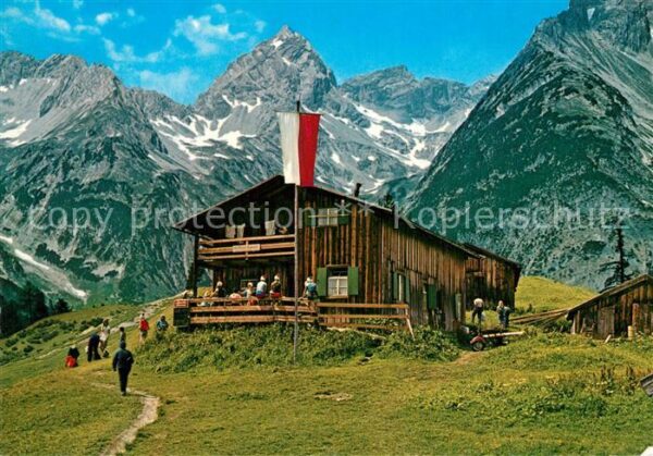 Bernhardseck Hütte mit Grossem Krottenkopf Allgäuer