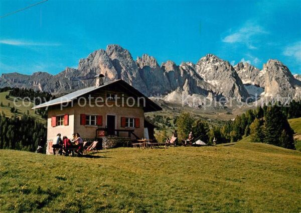 Schuatschhuette verso le Odle gegen Geislergruppe Dolom