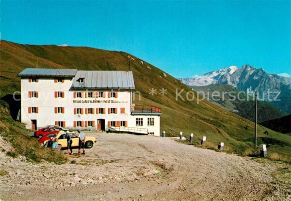 Passo Sella Rifugio Carlo Valentini veduta verso la