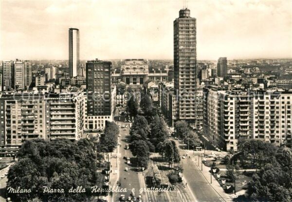 Milano Piazza della Repubblica e grattacieli