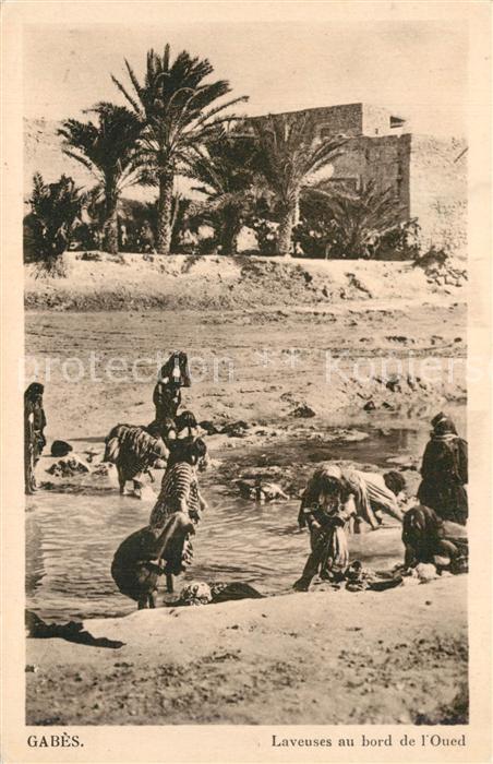 Gabes Laveuses au bord de l'Oued