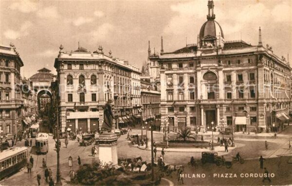 Milano Piazza Cordusio Monumento