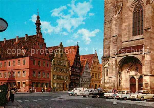 Dinkelsbuehl Weinmarkt mit Ratstrinstube und St. Geo