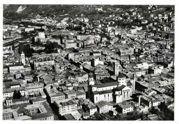 Trento Fliegeraufnahme Centro col Duomo