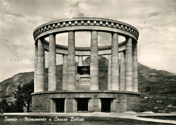 Trento Monumento a Ceasre Battisti