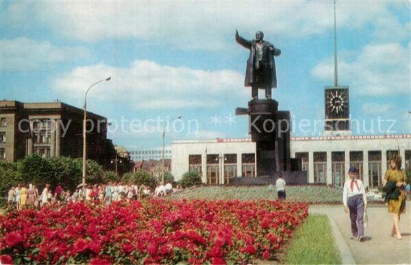 Leningrad St Petersburg Denkmal Lenin bei Finischer Bahnhof