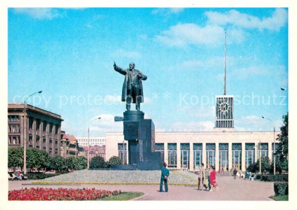 Leningrad St Petersburg Lenindenkmal bei Finischem Bahnhof