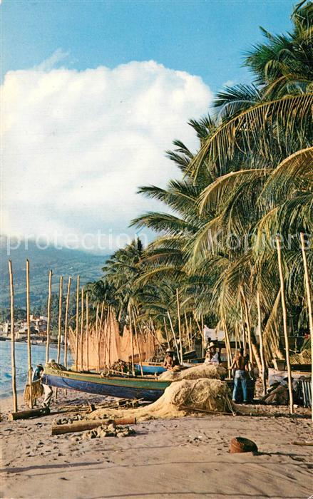 Saint Pierre Martinique Rentrée des filets sur la plage