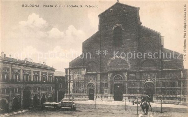 Bologna Piazza Vittorio Emanuele Facciata San P