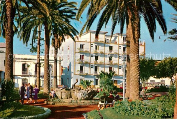 Puerto de la Cruz Plaza de la Iglesia y Hotel Monopol