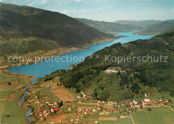 Ossiachersee mit Ruine Landskron Fliegeraufnahme