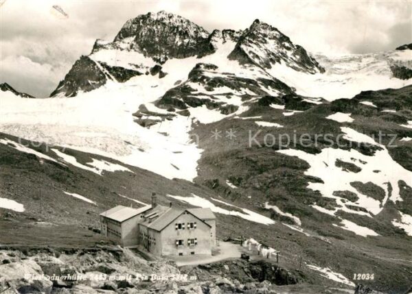 Wiesbadener Huette mit Piz Buin