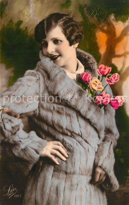 Foto LEO Nr. 1357 Frau Pelzmantel Rosen