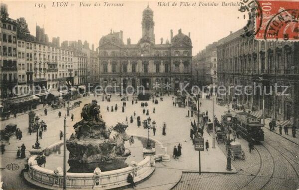 Strassenbahn Lyon Place des Terraux Hotel de Ville F