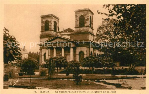 Macon Hainaut La Cathedrale St Vincent et le square d