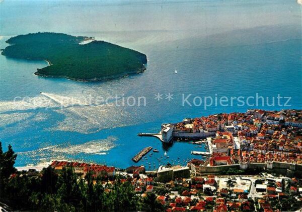 Dubrovnik Ragusa Blick auf Altstadt Festung und Hafen In
