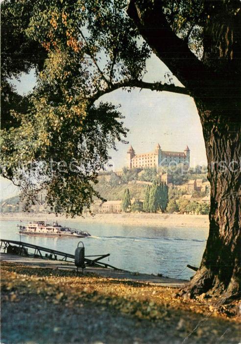 Bratislava Pressburg Pozsony Uferpartie an der Donau Blick zur Burg