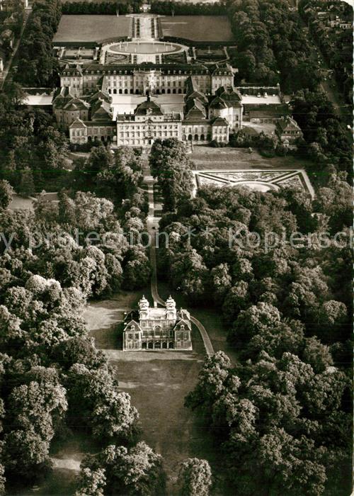 Ludwigsburg Wuerttemberg Residenzschloss mit Schloss Favorite Fl
