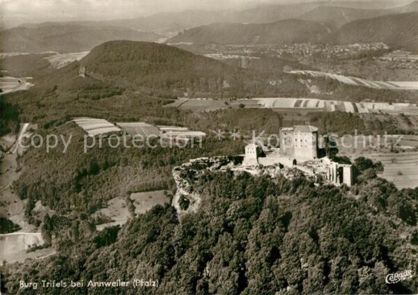 Annweiler Trifels Burg Trifels Fliegeraufnahme