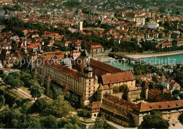 Wuerzburg Fliegeraufnahme Main Festung-Marienburg