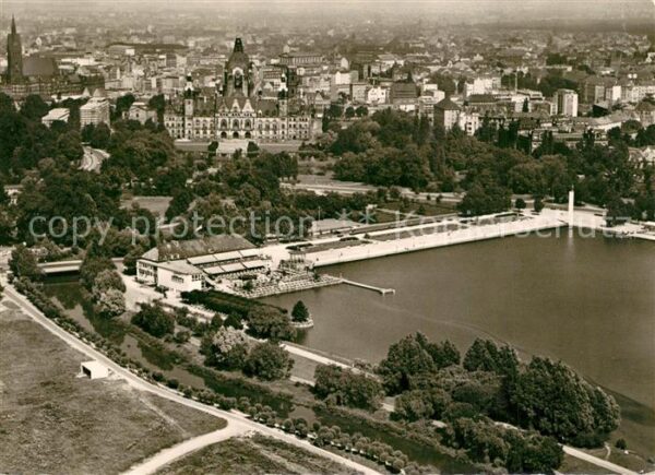 Hannover Maschsee mit neuem Rathaus und Marktkir