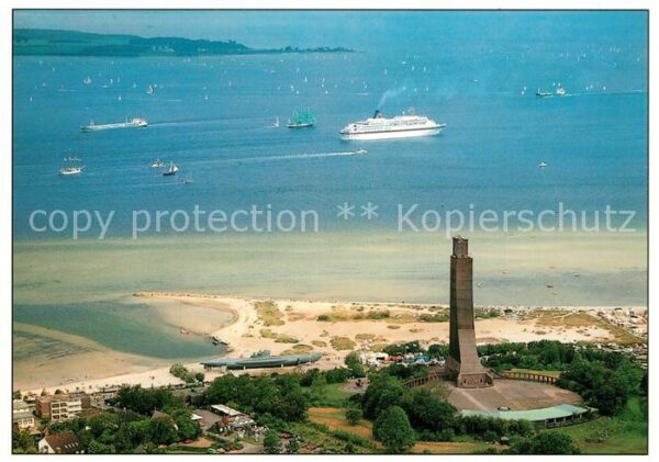 Laboe Marine Ehrenmal und U995 Fliegeraufnahm