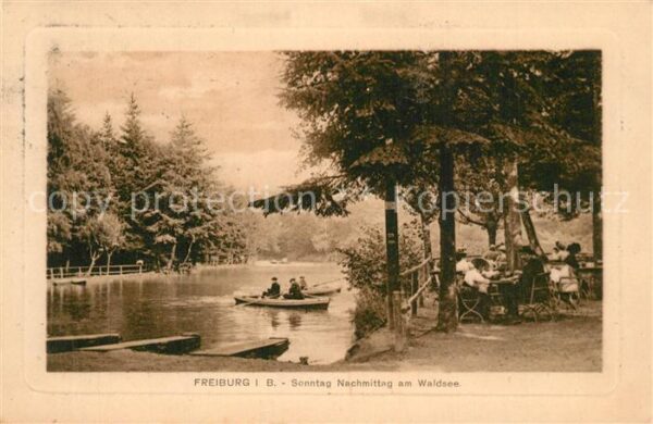 Freiburg Breisgau Sonntag Nachmittag am Waldsee