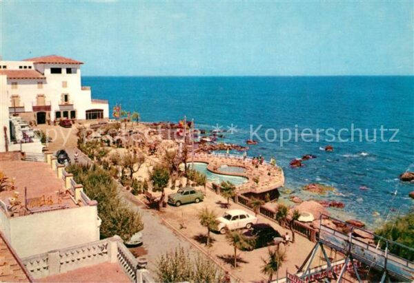 La Escala Costa Brava Paseo y piscina