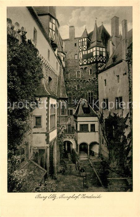 Burg Eltz Burghof