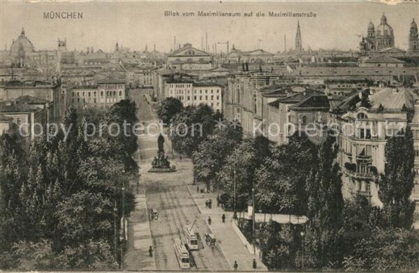 Muenchen Blick vom Maximilianeum auf die Maximil
