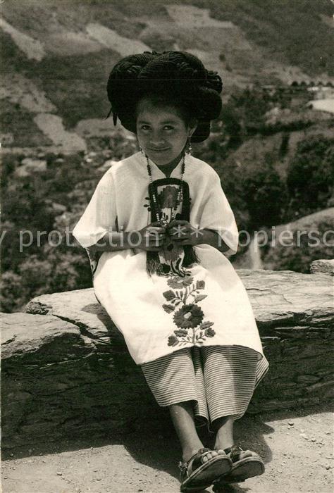 Oaxaca Kind in Tracht