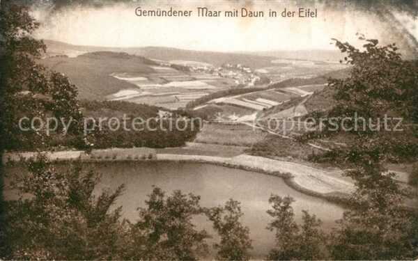 Daun Eifel Blick ins Tal Gemündener Maar Landschaf