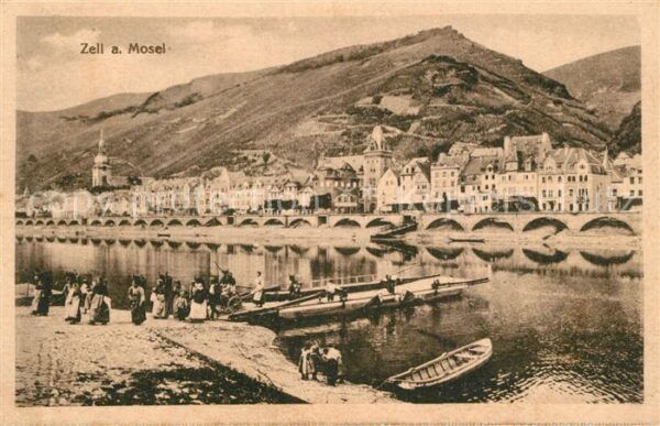 Zell Mosel Uferpartie an der Mosel Fähre