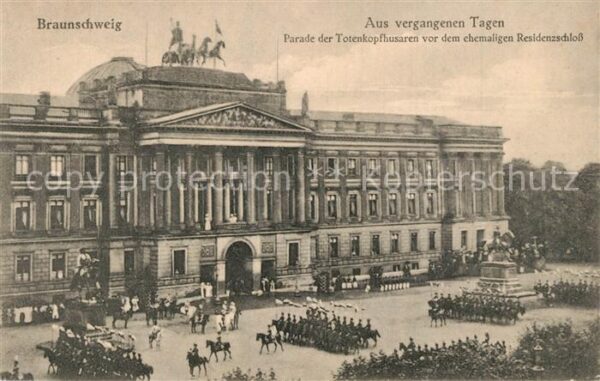 Braunschweig Parade der Totenkopfhusaren vor dem ehe